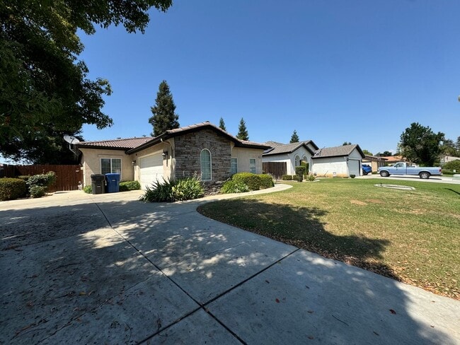 9814 Bossa Nova Ct in Bakersfield, CA - Building Photo - Building Photo