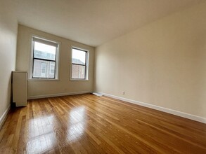 31 Saint Lukes Rd, Unit 4 in Boston, MA - Building Photo - Building Photo