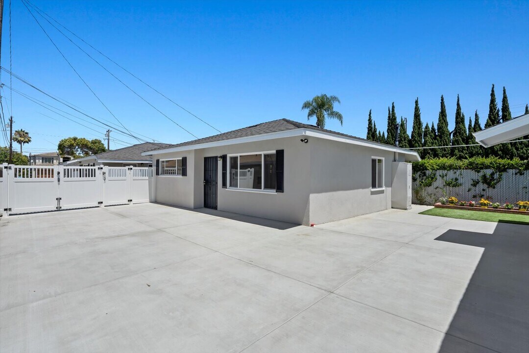 2428-2422 250th St in Lomita, CA - Building Photo