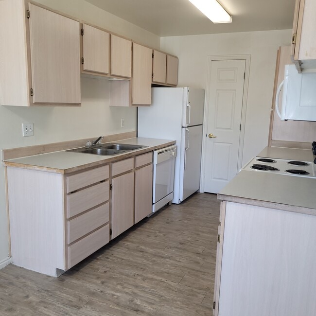 property at 451 N 7th E
