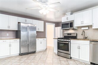 32 Pulaski St-Unit -3 in Stamford, CT - Building Photo - Building Photo