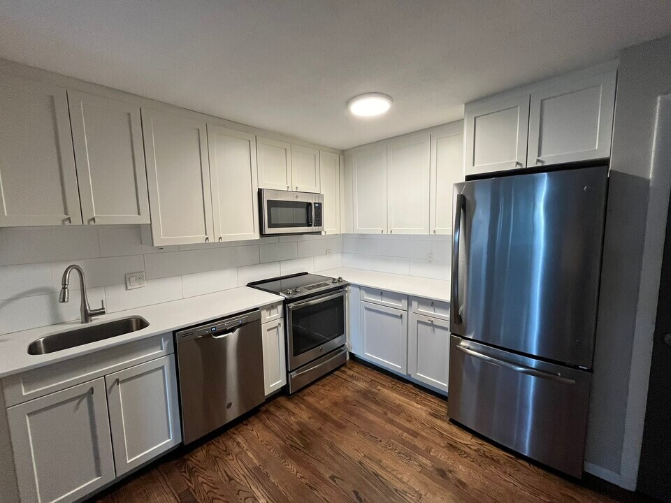 34 Evergreen St, Unit 50-28 in Boston, MA - Building Photo