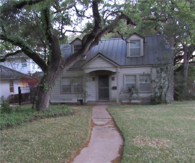 property at 3207 Cherry Ln
