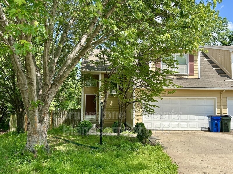 2324 Ranch St in Lawrence, KS - Building Photo