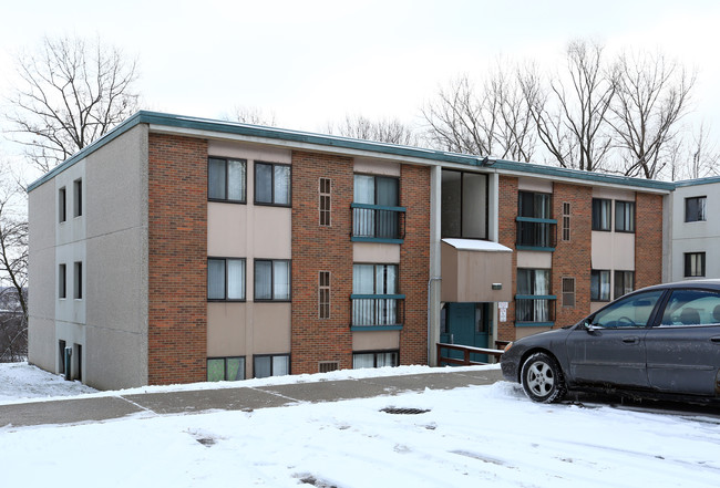 Springhill Townhomes in Akron, OH - Building Photo - Building Photo