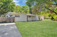 2204 Dunloe Ave in Dallas, TX - Building Photo - Building Photo