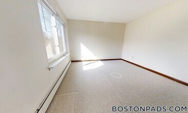 376 Sunderland Rd in Worcester, MA - Building Photo - Building Photo