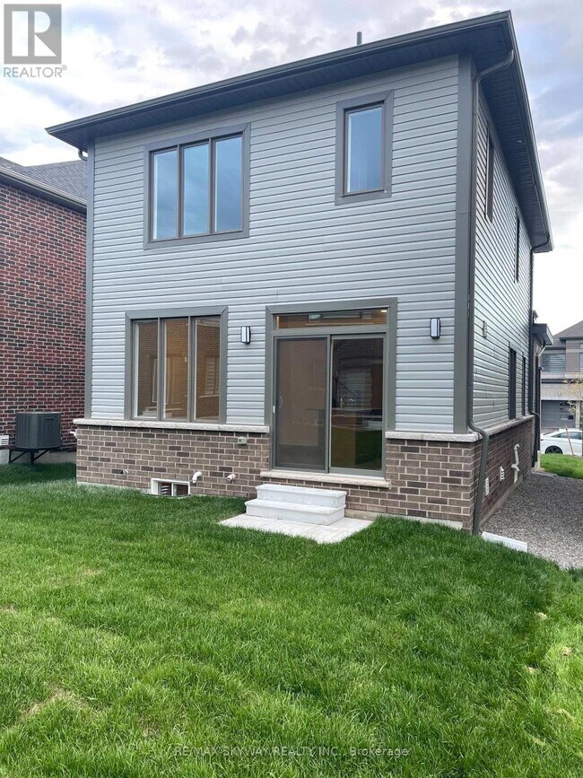 32 Gibson Dr in Erin, ON - Building Photo - Building Photo