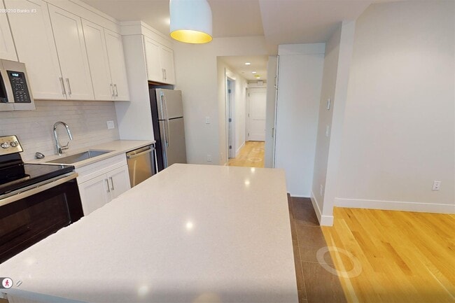 208 Banks St, Unit 3 in Cambridge, MA - Building Photo - Building Photo