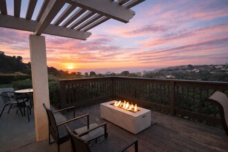 7774 Via Capri in La Jolla, CA - Foto de edificio - Building Photo