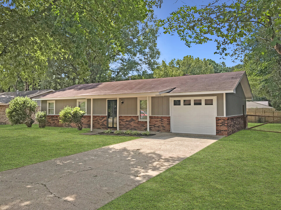 19 Hawthorne Dr in Conway, AR - Foto de edificio