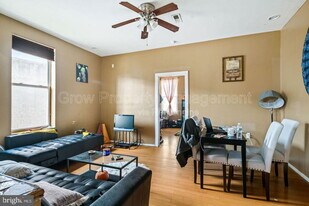 1834 W Diamond St in Philadelphia, PA - Building Photo