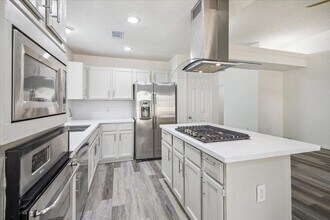 143 W Village Knoll Cir in Spring, TX - Building Photo - Building Photo