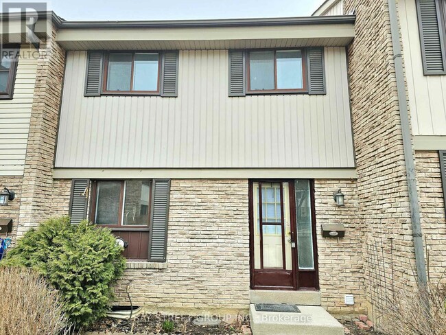 2779-2779 Gananoque Dr