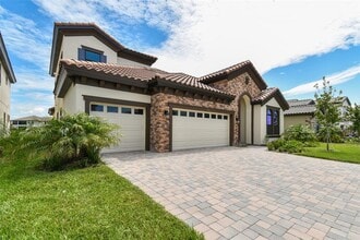 11239 Rustic Timber Lp in San Antonio, FL - Building Photo - Building Photo