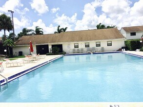 2303 Seaside Dr in Greenacres, FL - Building Photo - Building Photo