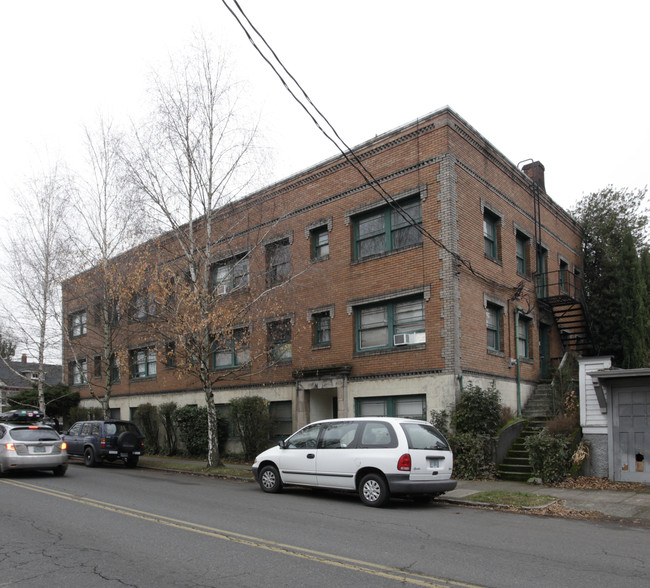 2006 NE Davis St in Portland, OR - Building Photo - Building Photo