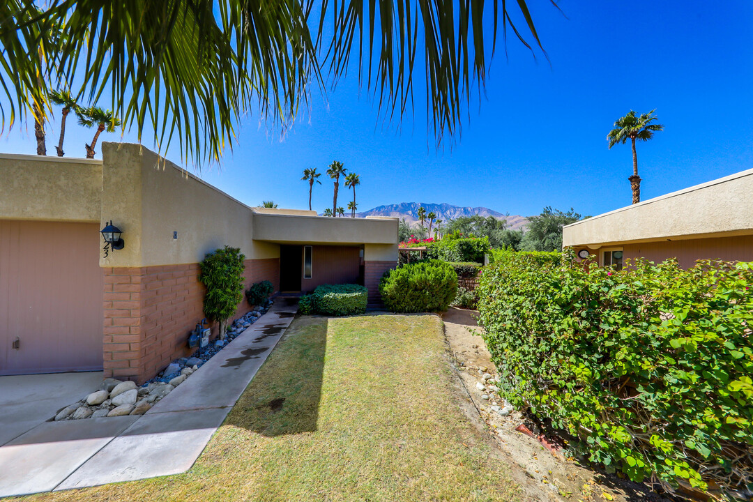 1323 Sunflower Cir N in Palm Springs, CA - Building Photo