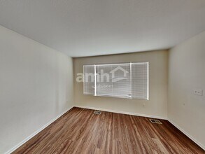 9752 E 112th Dr in Henderson, CO - Foto de edificio - Building Photo