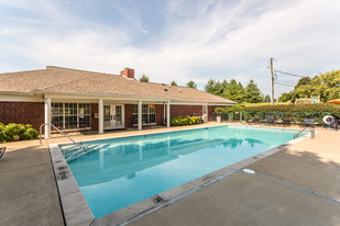 Cumberland Manor Apartments in Clarksville, TN - Building Photo