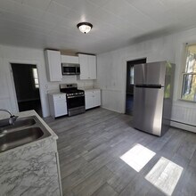 9 Woodland St in Vernon, CT - Building Photo - Building Photo
