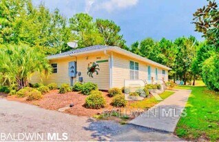 5652 Dee St in Gulf Shores, AL - Building Photo