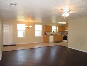 213 Bobbie Ann Ct in Granbury, TX - Building Photo - Building Photo
