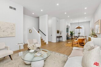 14234 Dickens St in Los Angeles, CA - Building Photo - Building Photo