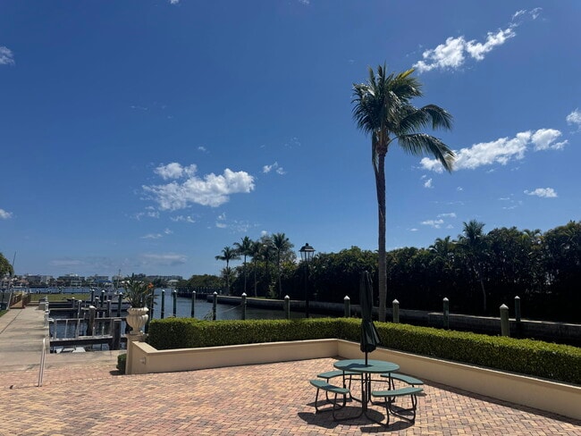 356 Moorings Dr in Lantana, FL - Building Photo - Building Photo