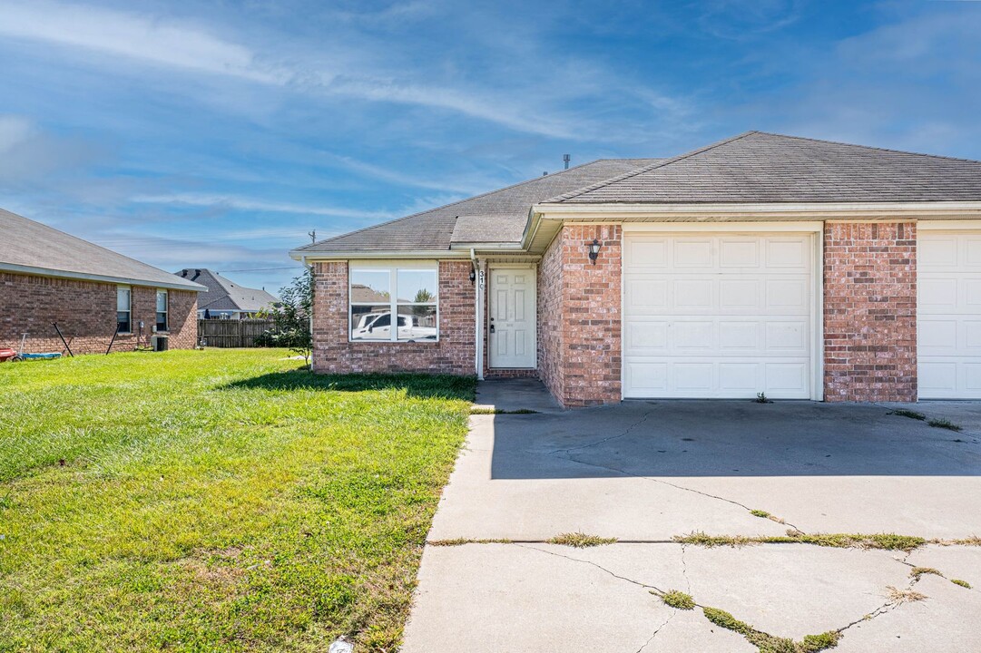 403 E Southern Trace Dr in Rogers, AR - Building Photo