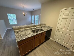 2184 Winthrop Chase Dr in Charlotte, NC - Foto de edificio - Building Photo