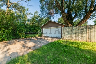 301 N Spruce St in Goddard, KS - Building Photo - Building Photo