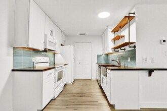 8356 SE Croft Cir in Hobe Sound, FL - Foto de edificio - Building Photo