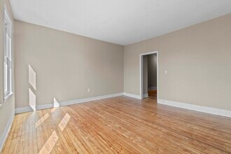 3131 N Calvert St, Unit 3 in Baltimore, MD - Building Photo - Building Photo