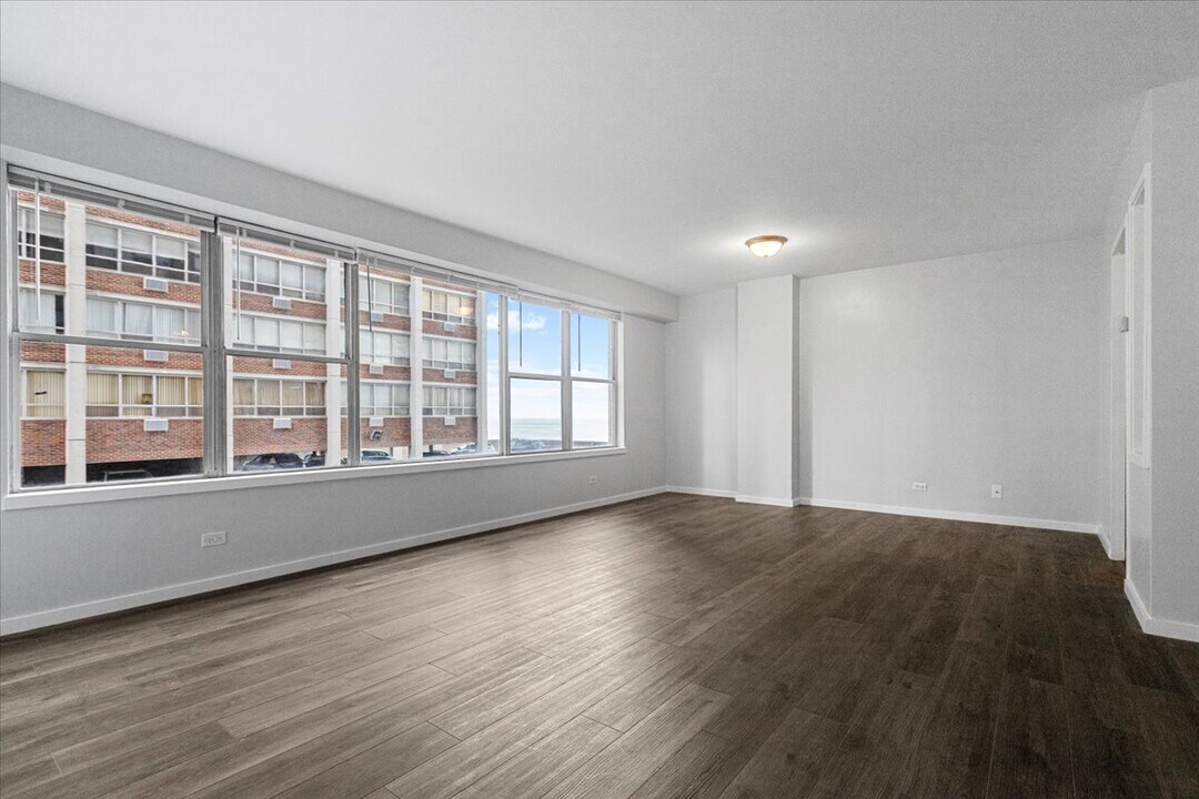 6157 N Sheridan Rd, Unit 3C in Chicago, IL - Building Photo