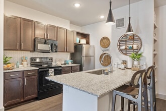 Brio at Lookout in San Antonio, TX - Building Photo - Building Photo