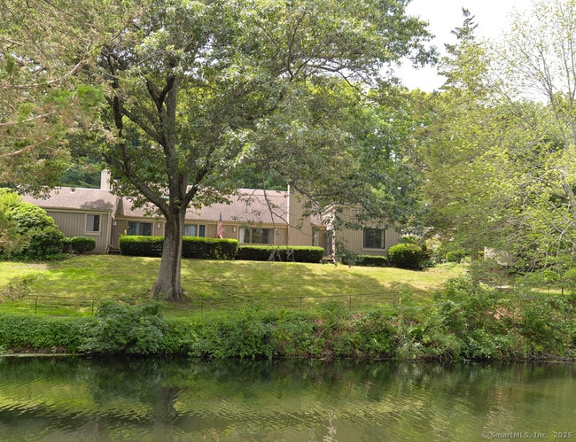 property at 16 Heritage Vlg