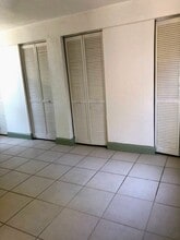 2144 SW 17th St, Unit 2 in Miami, FL - Foto de edificio - Building Photo