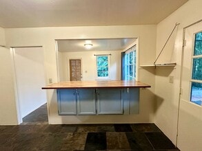 495 Howard Heights Rd in Eureka, CA - Building Photo - Building Photo