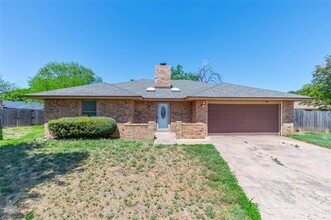 3818 Knights Ct in Abilene, TX - Foto de edificio - Building Photo
