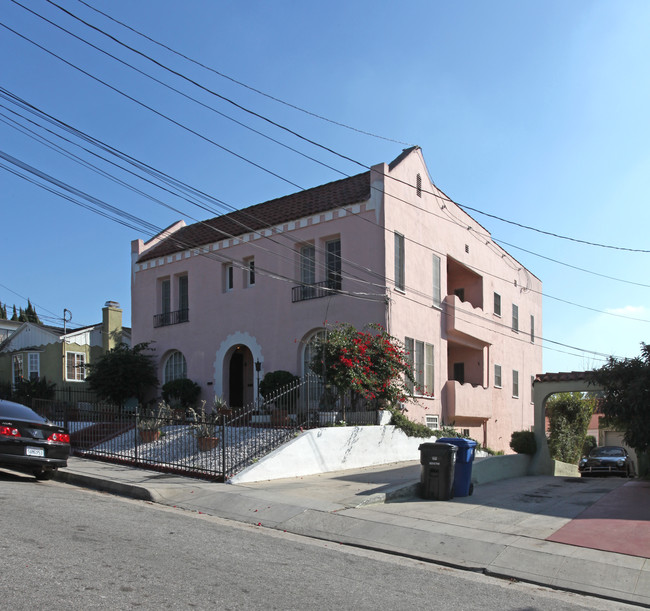 1818 Lucretia Ave in Los Angeles, CA - Foto de edificio - Building Photo
