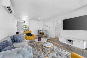 821 84th St in Miami Beach, FL - Foto de edificio - Building Photo