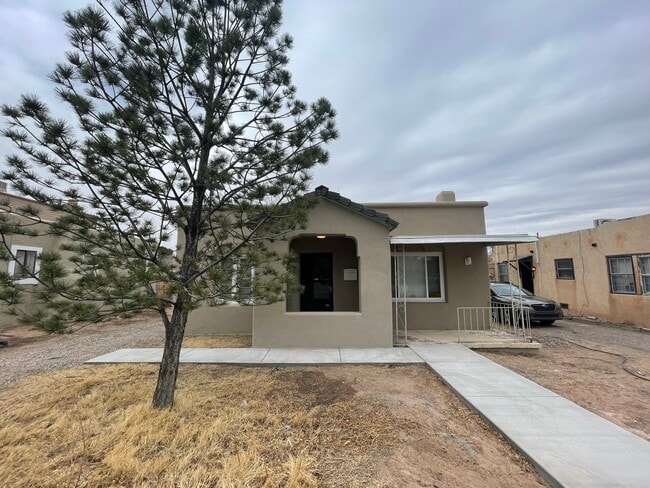 405 Vassar Dr SE in Albuquerque, NM - Building Photo - Building Photo