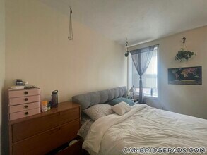 1056 Cambridge St in Cambridge, MA - Foto de edificio - Building Photo