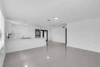 18805 NW 31st Ave in Miami Gardens, FL - Building Photo - Building Photo