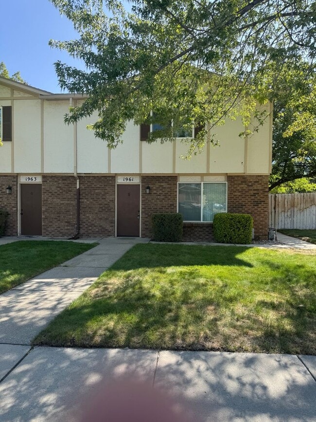 1961 Parkridge Dr in Cottonwood Heights, UT - Building Photo - Building Photo