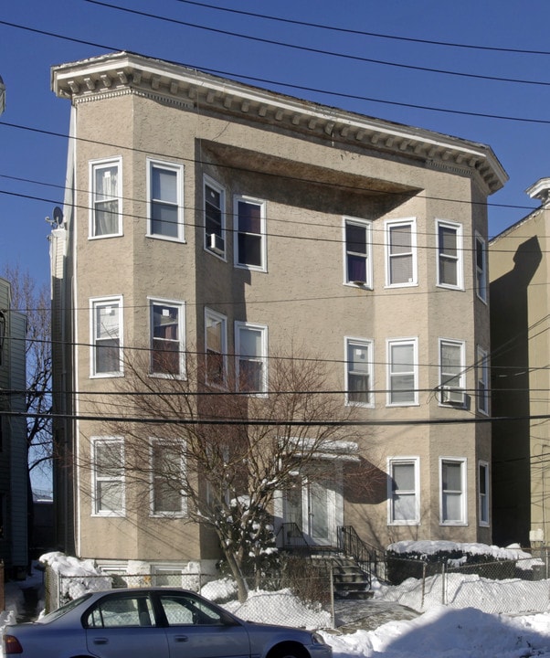6 N 10th Ave in Mount Vernon, NY - Building Photo