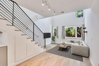 2002 E 7th St in Austin, TX - Building Photo - Building Photo