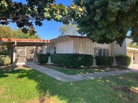 16669 Bernardo Oaks Dr in San Diego, CA - Building Photo