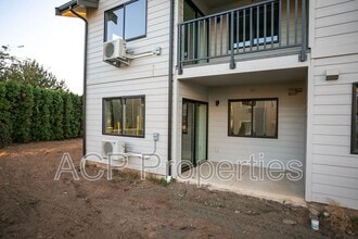 665 E Badger Rd in Lynden, WA - Building Photo - Building Photo